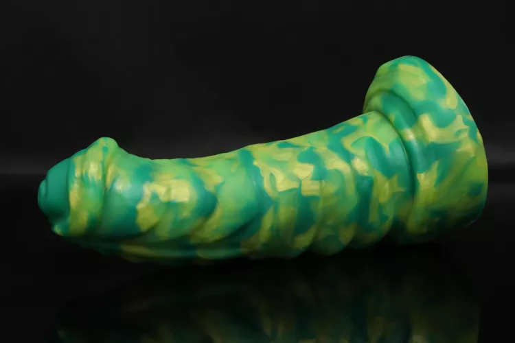 i really want an L sleipnir in a silvery blue-y pour. but i also really want this M Loki-variant pour.