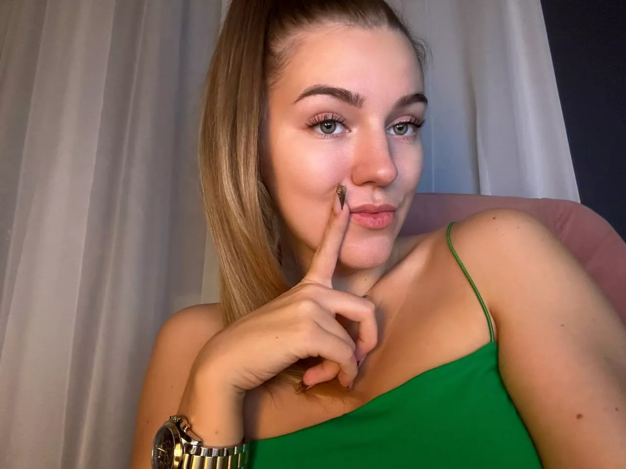 i will put my finger in your mouth