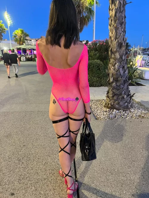 Queen of Spades showing off body in public. [OC]