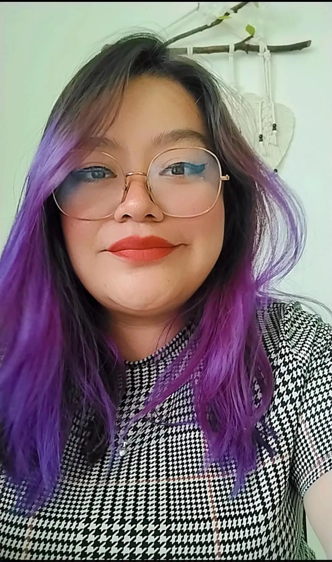 Red lips 🥰😘💋 Do you want a kiss??