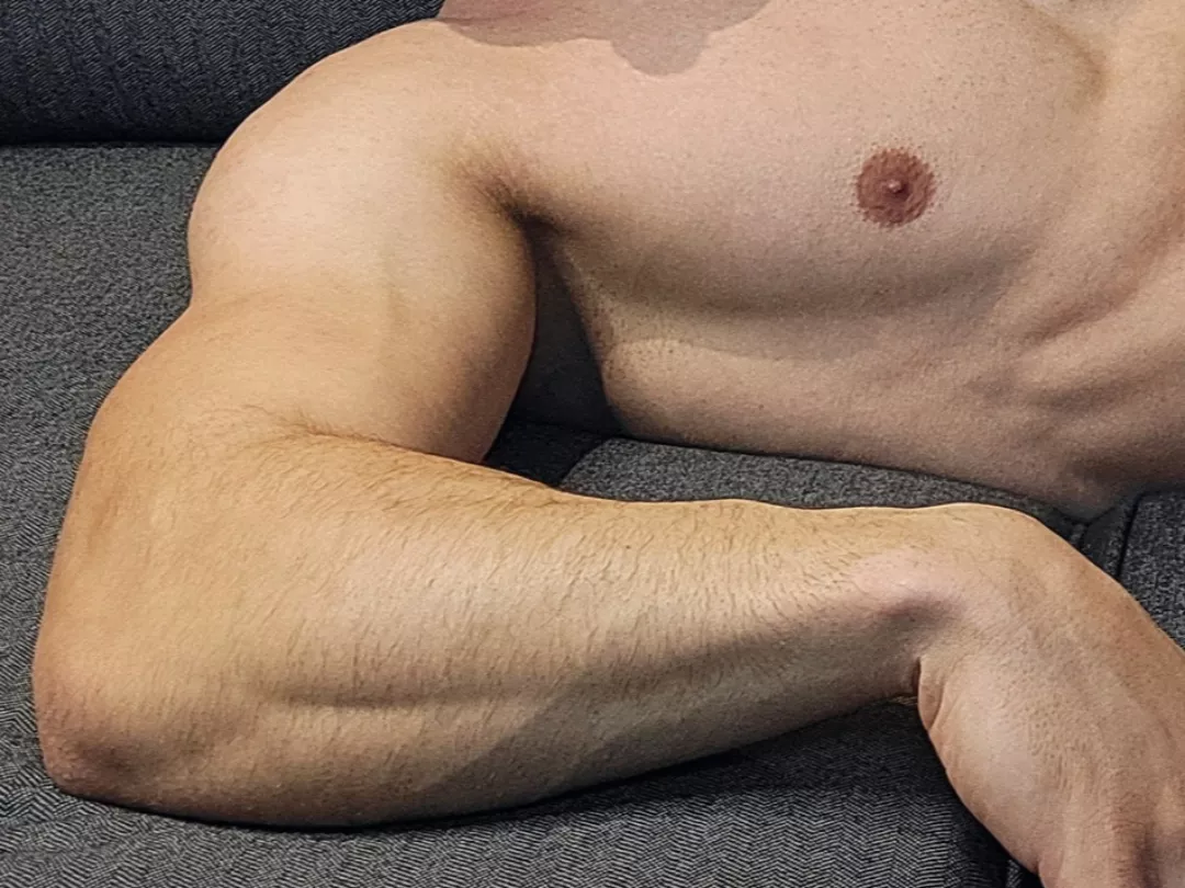 Relaxing on the couch 😌..