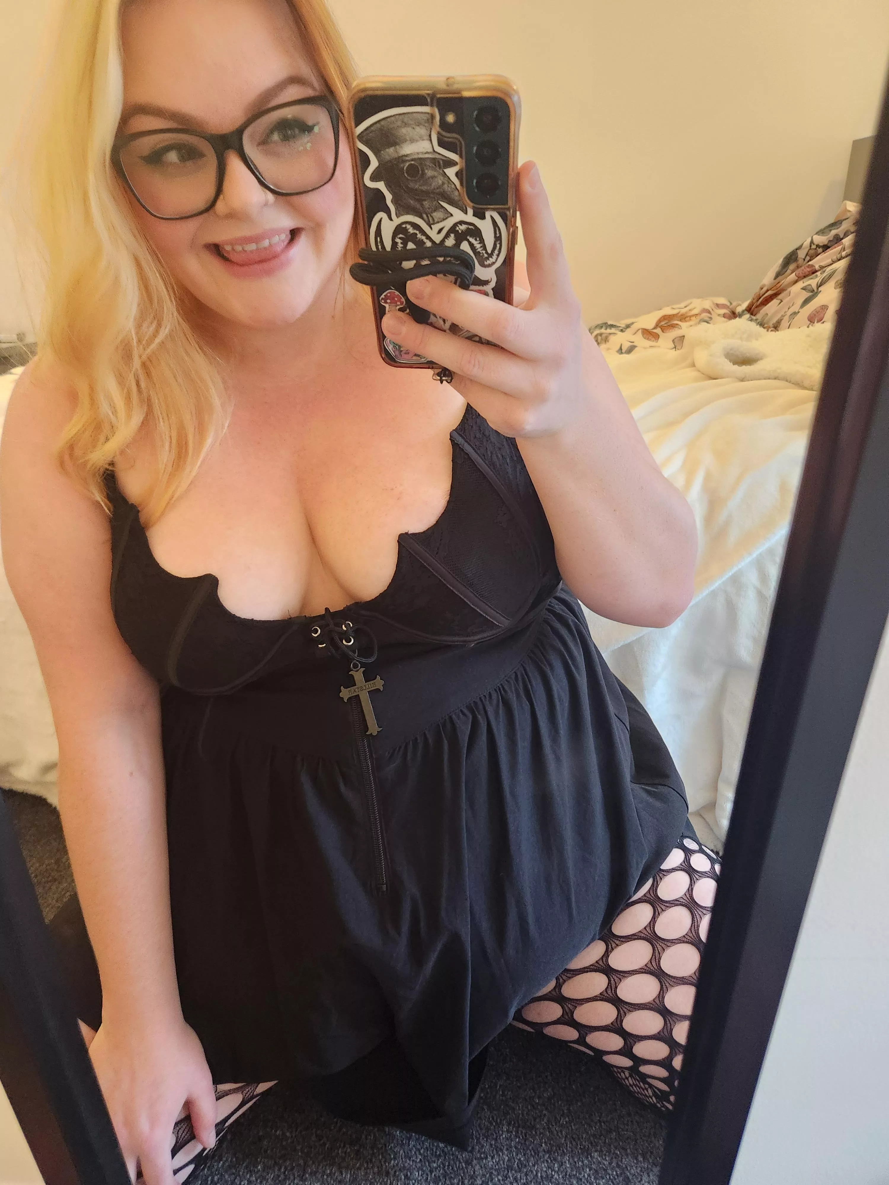 Spooky season is here, finally my wardrobe looks normal 😊