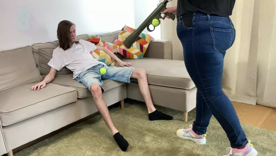 Want to come and play a tournament on his testicles? 🎾🎉🎽🙋‍♀️ - Dave Moon - Jennifer - BrutalBusting (ballbusting)