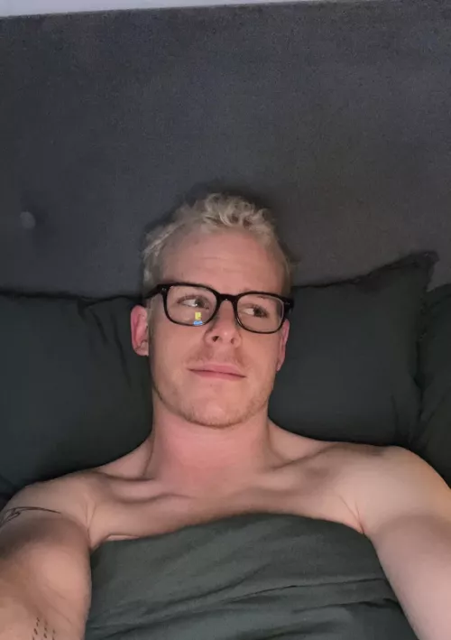 [23] - All I want is a cute online gaming bro🥺😘