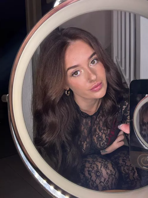 Ani rose (@realanirose)