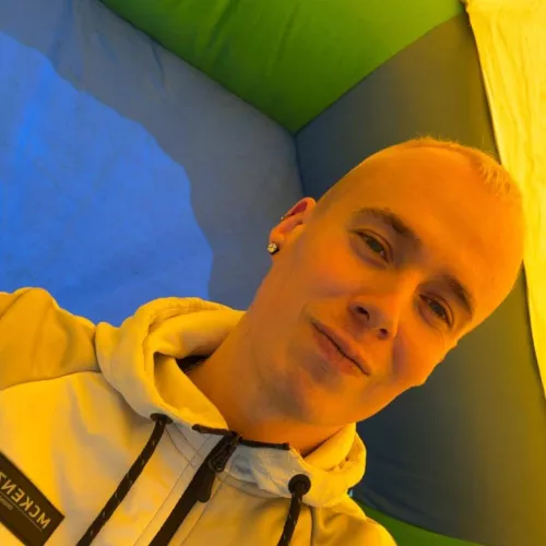 Anyone use steam and looking friends