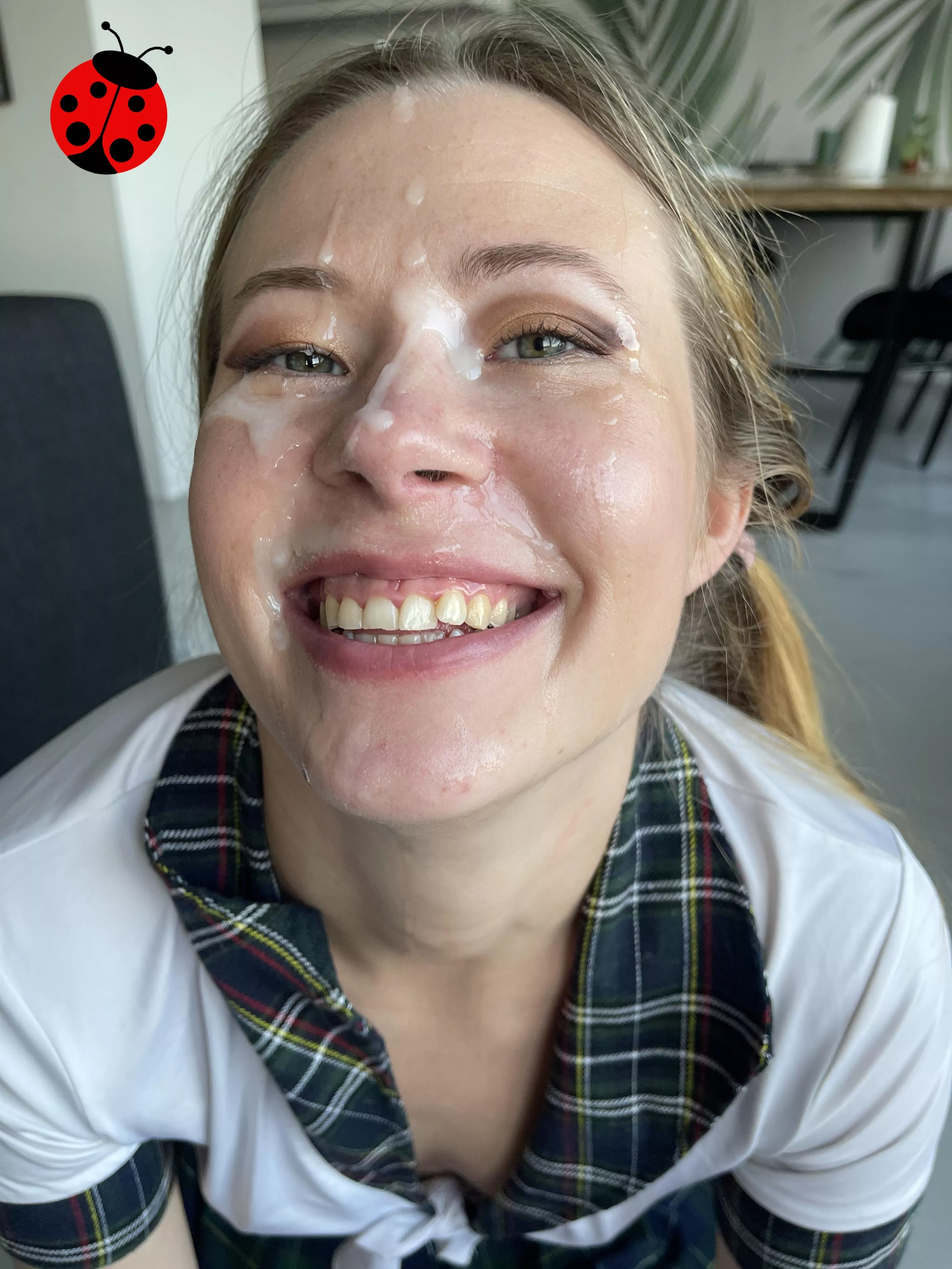 I'm addicted to cum and I'll do anything to get your cum on my face