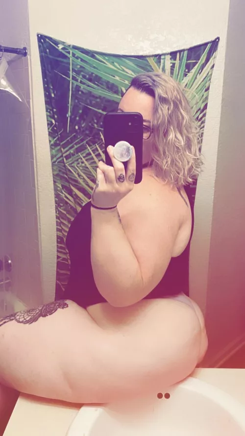 Just dropping some thickness on your feed 🥵