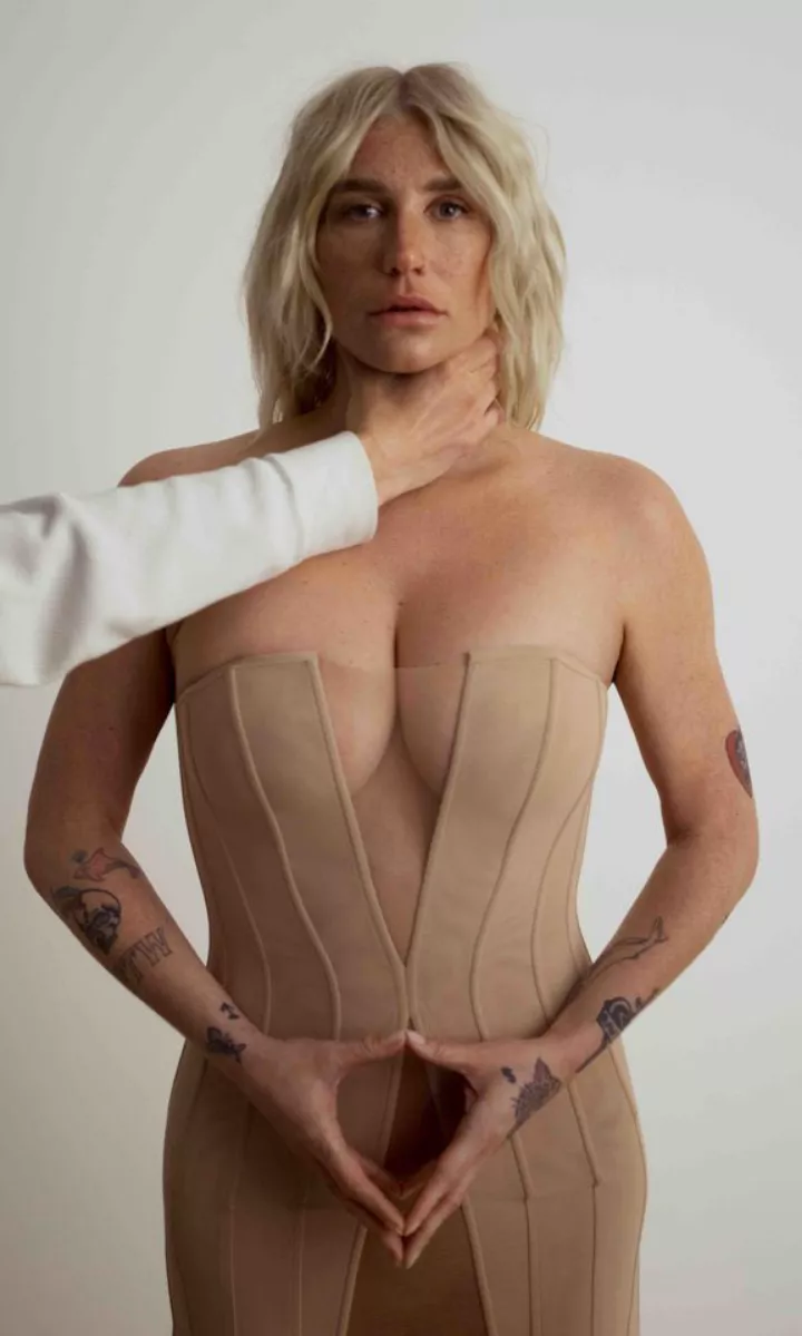 Kesha with no makeup