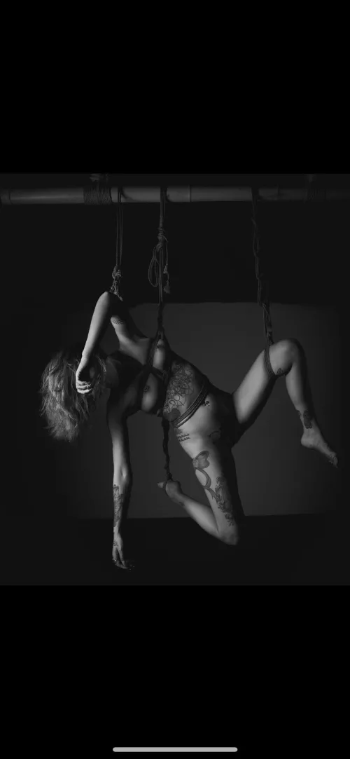 Nude B&W shibari.