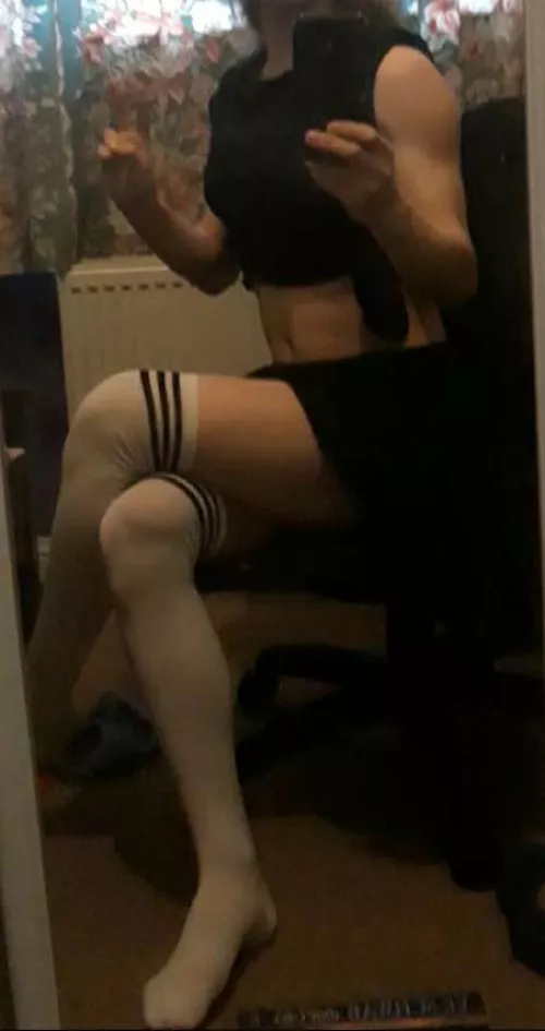 Say hi if you think i'm cute ;3