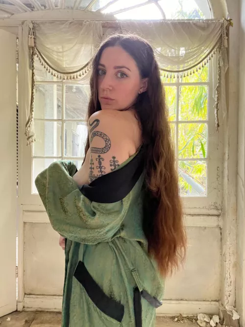 Vintage robes & long hair, my forever vibe.