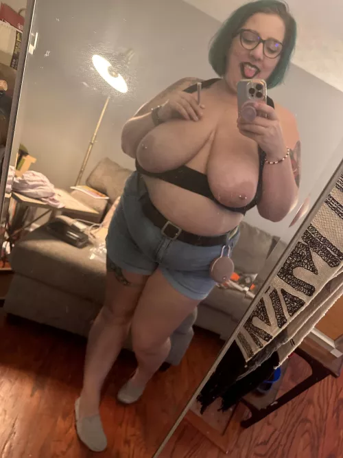 Want to cum howl at the moon with me? (F) 🌕🐺