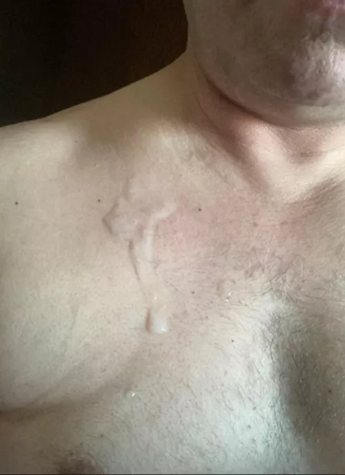 When your buddy’s cum shot aim is wayyy off 💦🤦🏻‍♂️😂