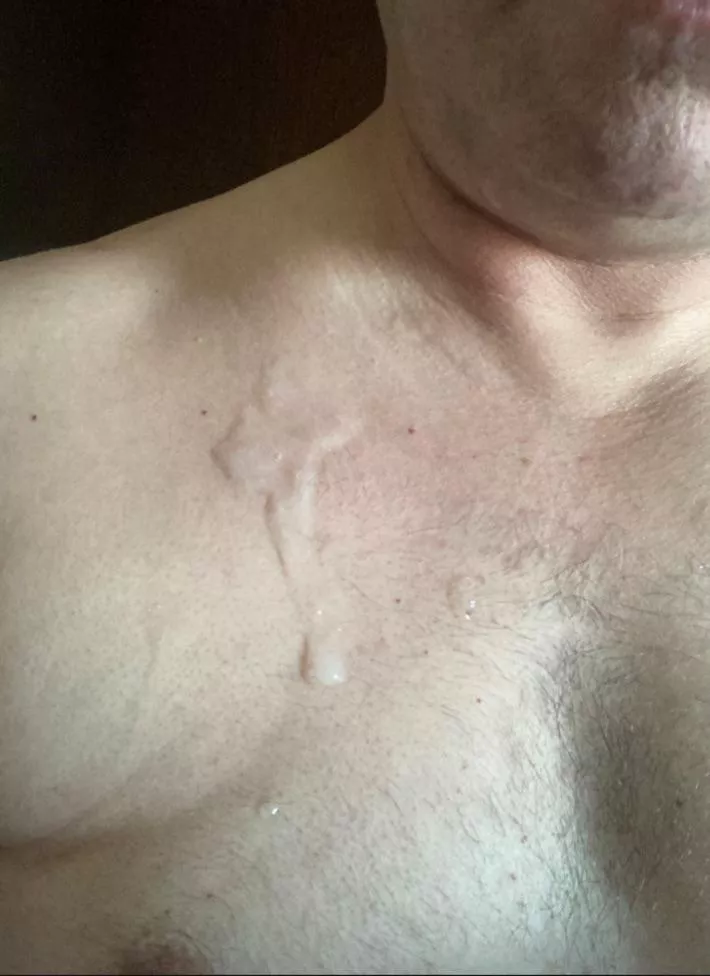 When your buddy’s cum shot aim is wayyy off 💦🤦🏻‍♂️😂