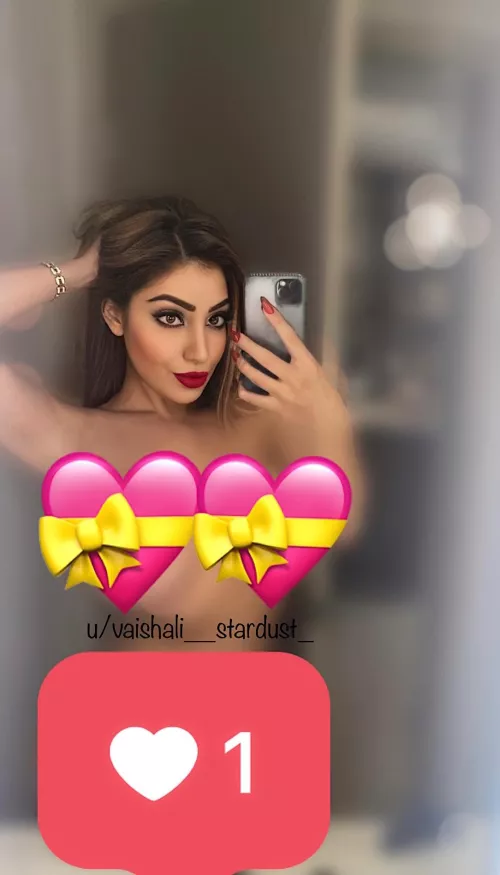 Will you cheat on your wife with this desi bhabhi🙈(f)