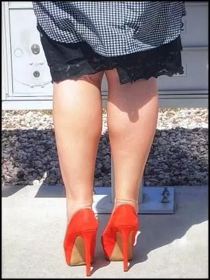 A pop of orange 🧡🖤