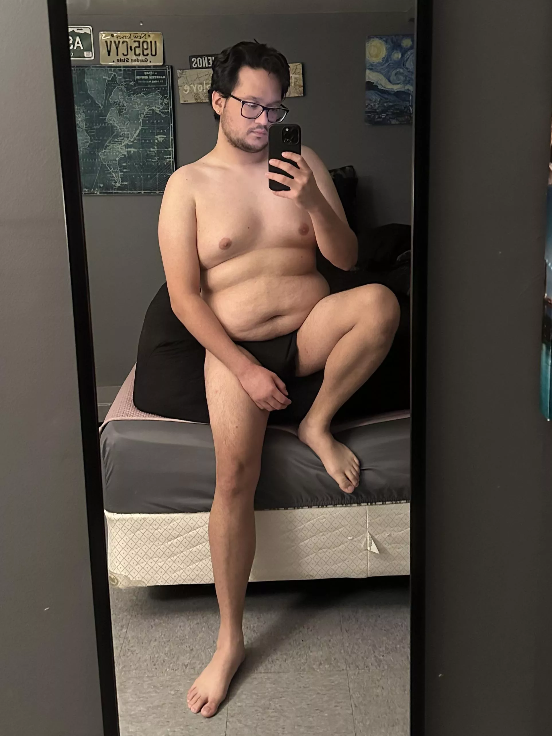 Anybody wunna get in bed with me 😏