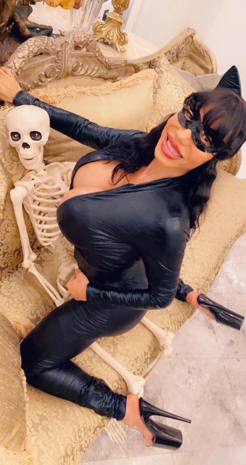 Bust all over her face in that sexy mask!