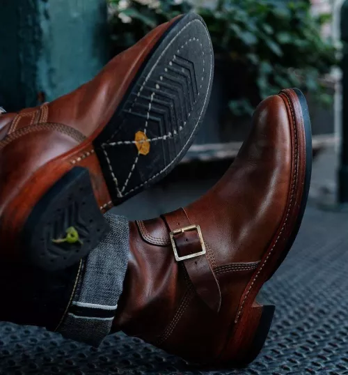 Can someone identify these boots for me? What brand are these?