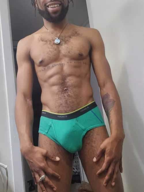 Do y'all like soft bulges?