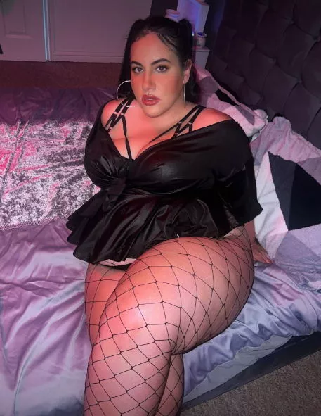 How many boners am I able to trigger with this thicc thighs on a fishnet?
