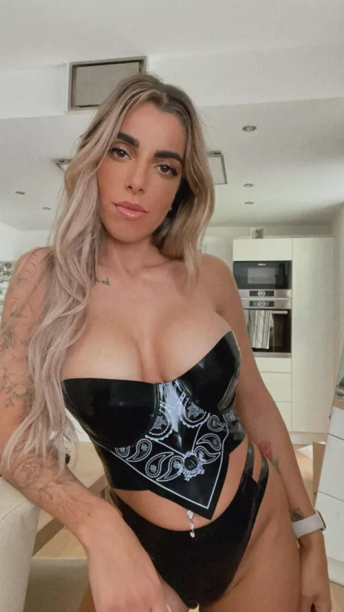 I give orders, you follow