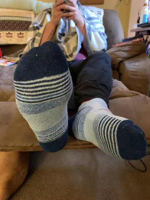 If I told you my big feet have been trapping in my socks for 3 days, do you dare sniff? 🙈