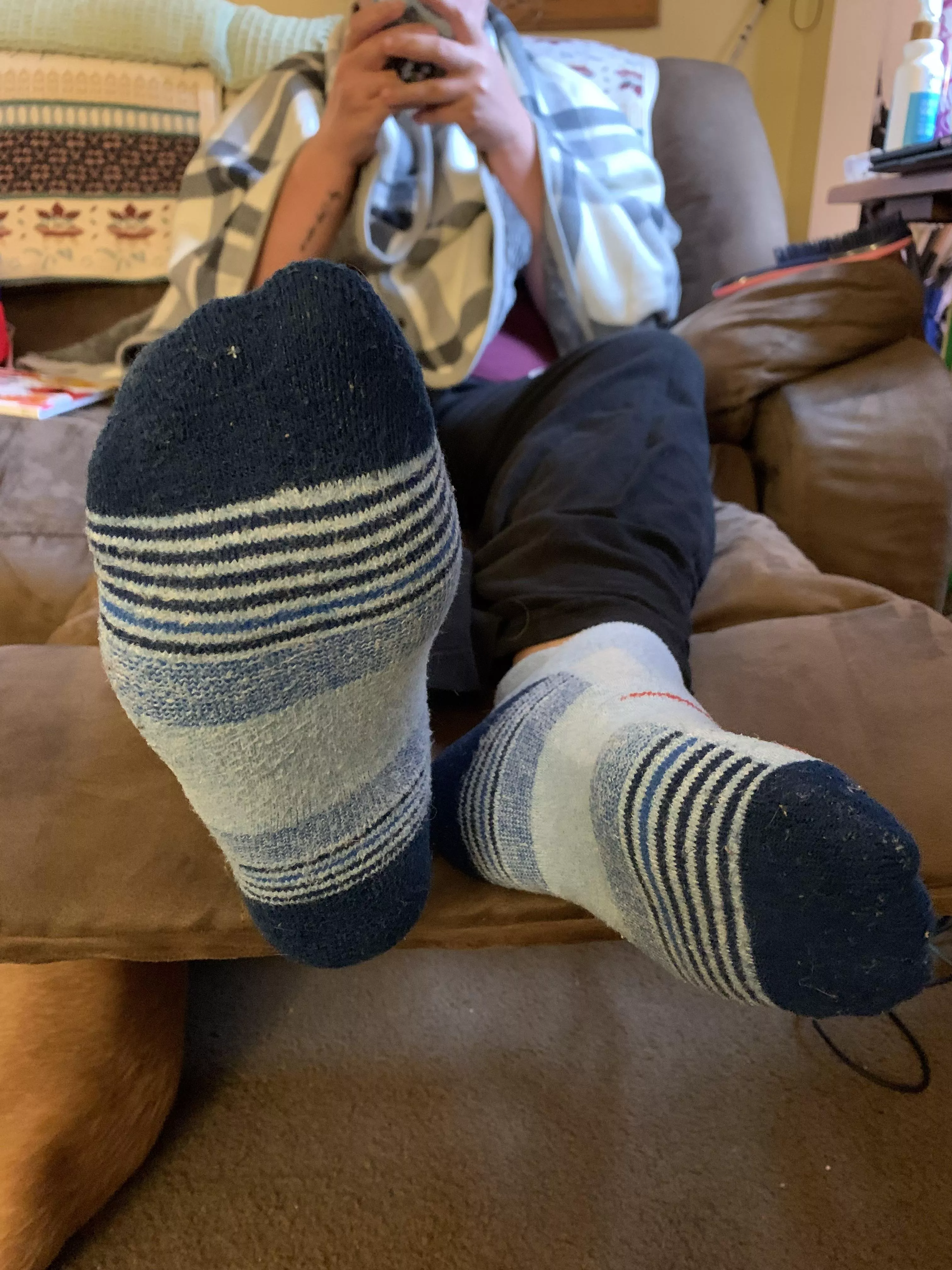 If I told you my big feet have been trapping in my socks for 3 days, do you dare sniff? 🙈