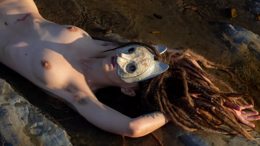 I'll be your wild girlfriend today