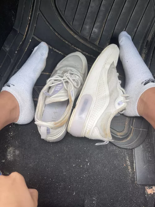 [Selling][US] Who wants to smell my dirty socks? 💜