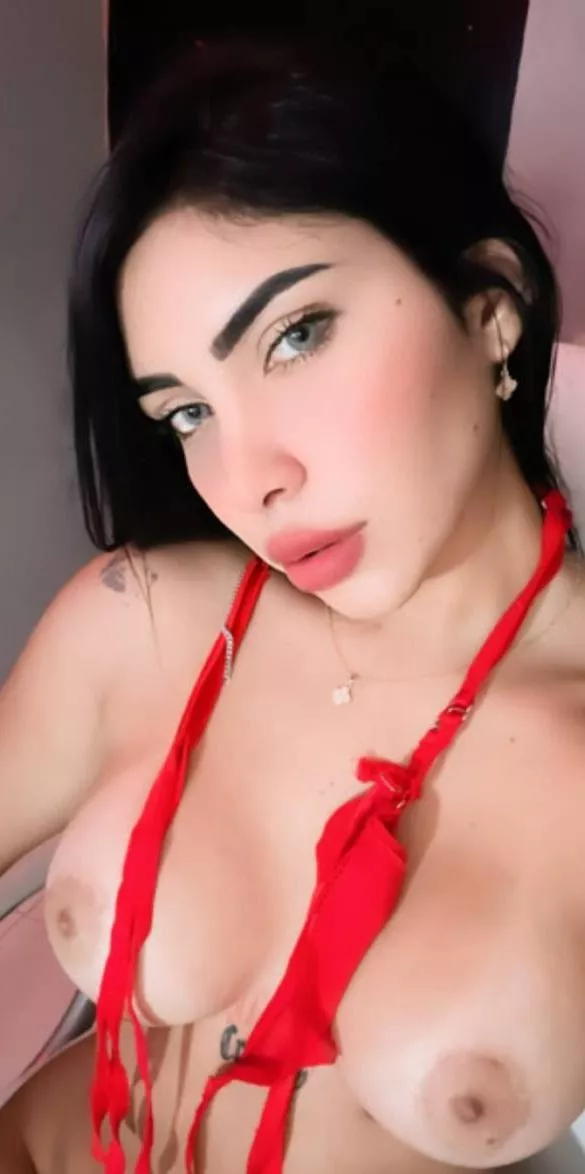 What do you call a girl that shows tits to her friends