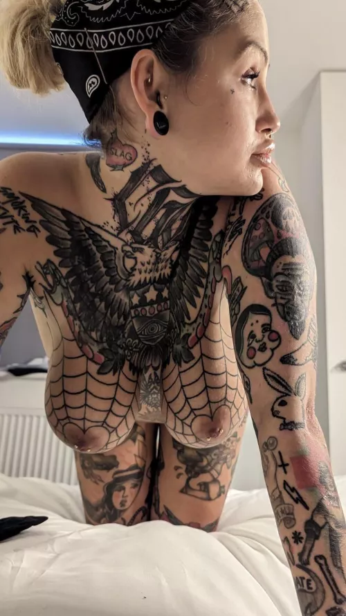 When it looks like your tats hold your tits in place 😏