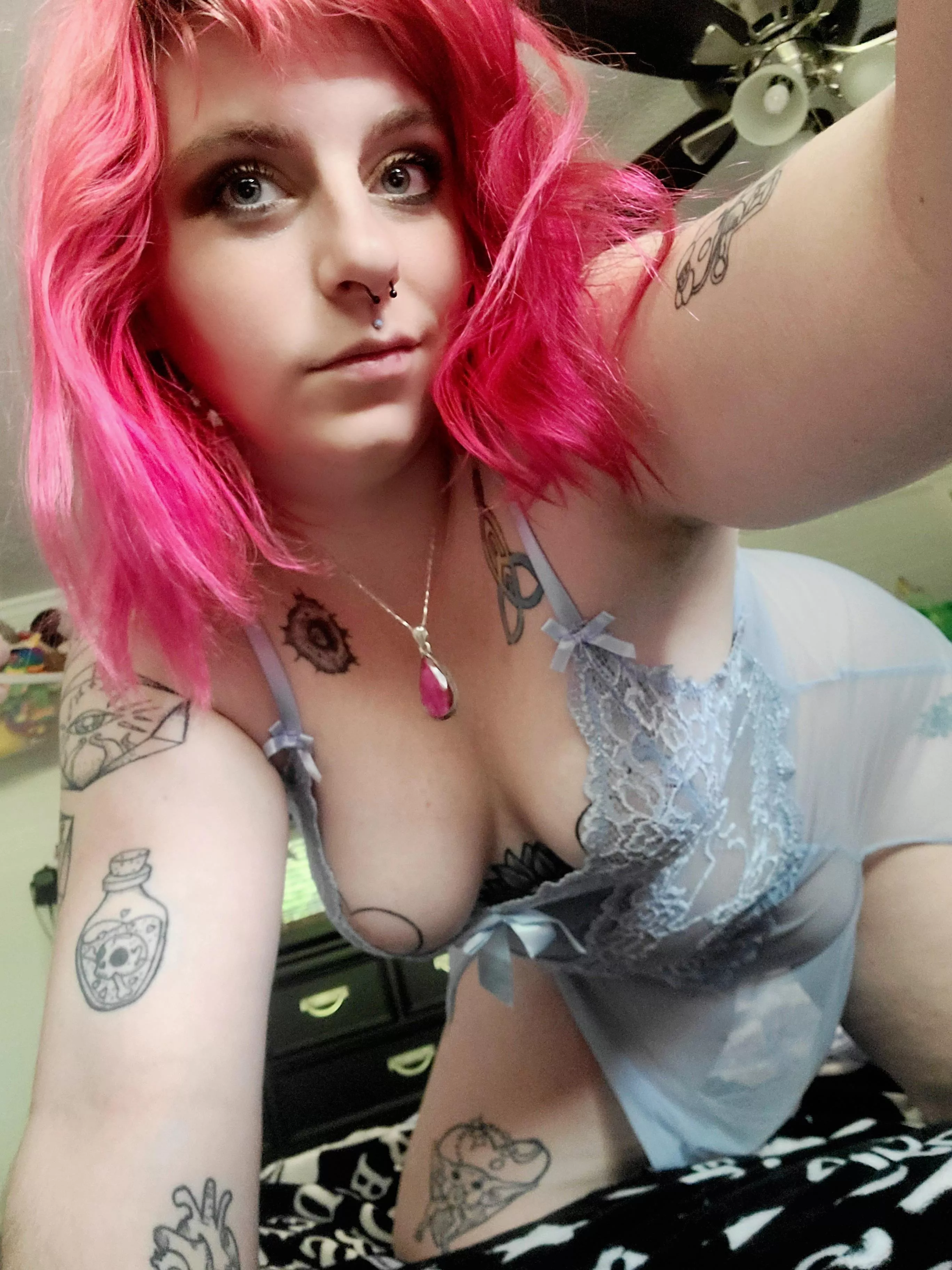 Back to posing with something of a dynamic angle