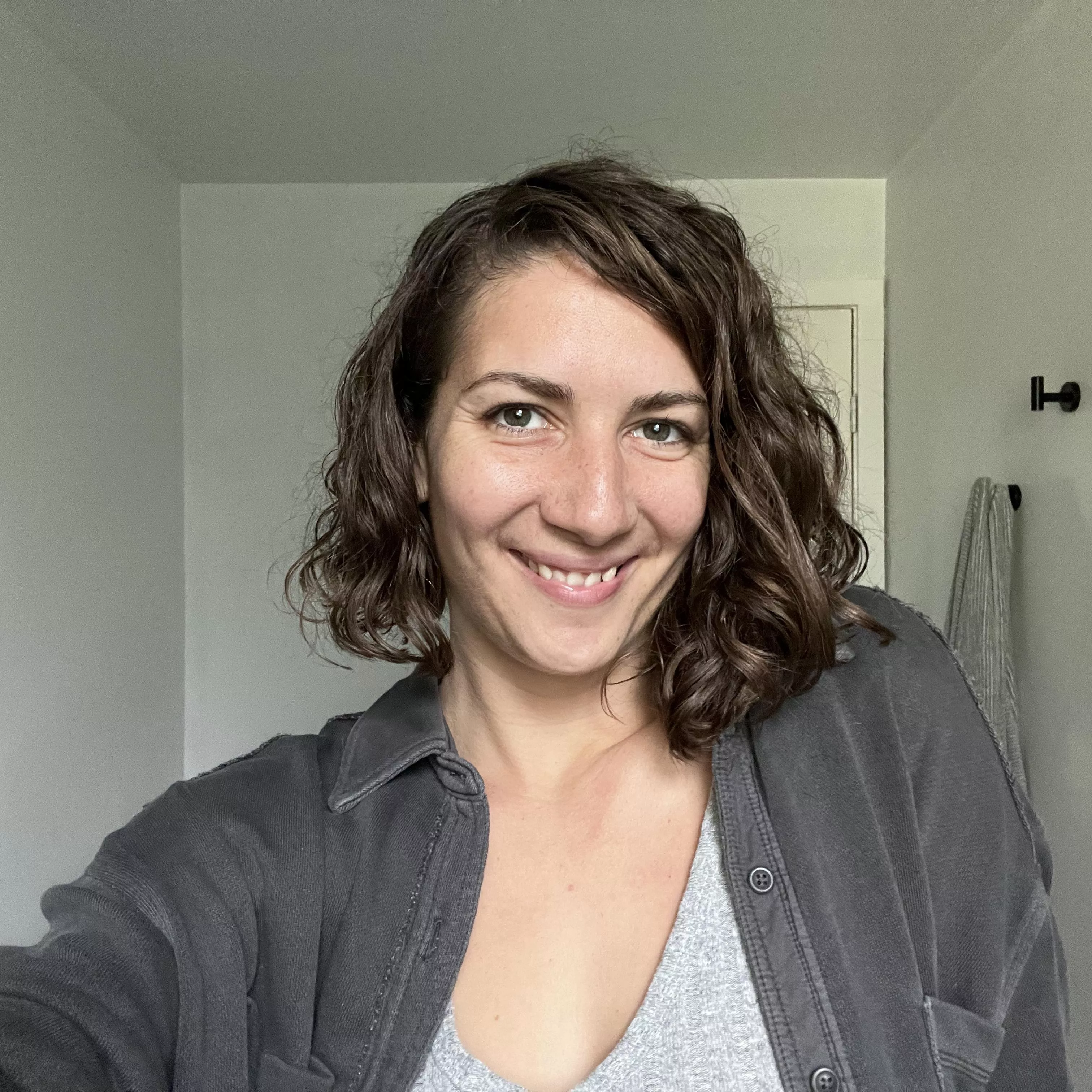 Got a haircut, feeling cute 💁🏻‍♀️ [f]