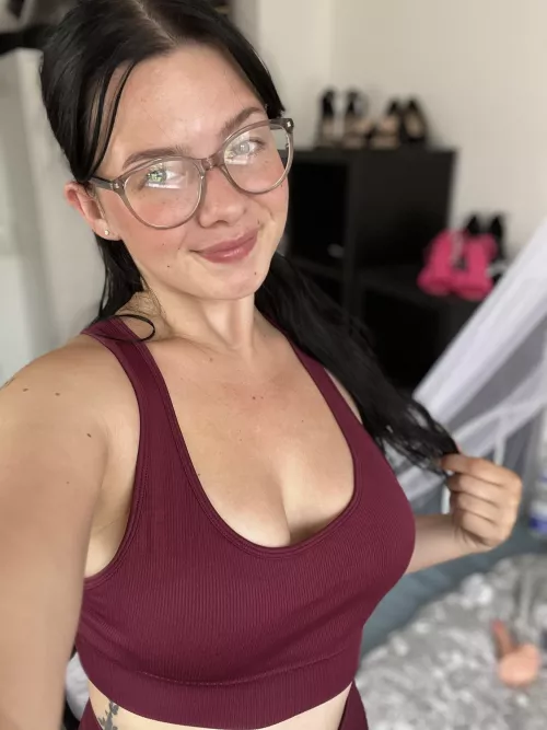 hello my name is Larielle and i am a new small girl here haha 💞🙈