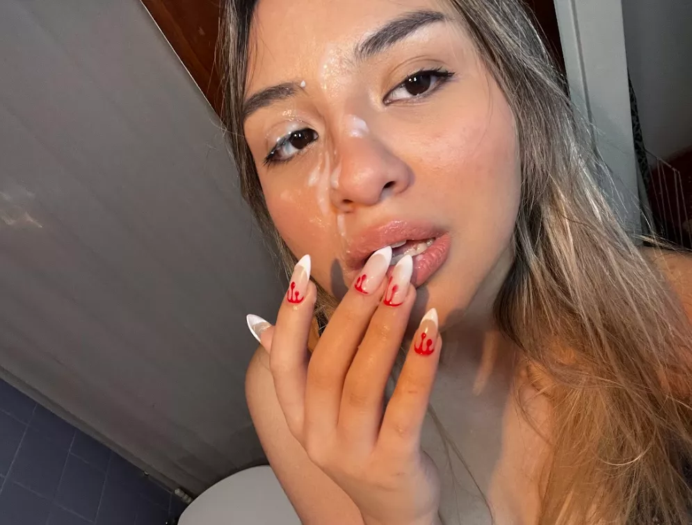 I finaly met with him irl and he blasted a huge load on my face...