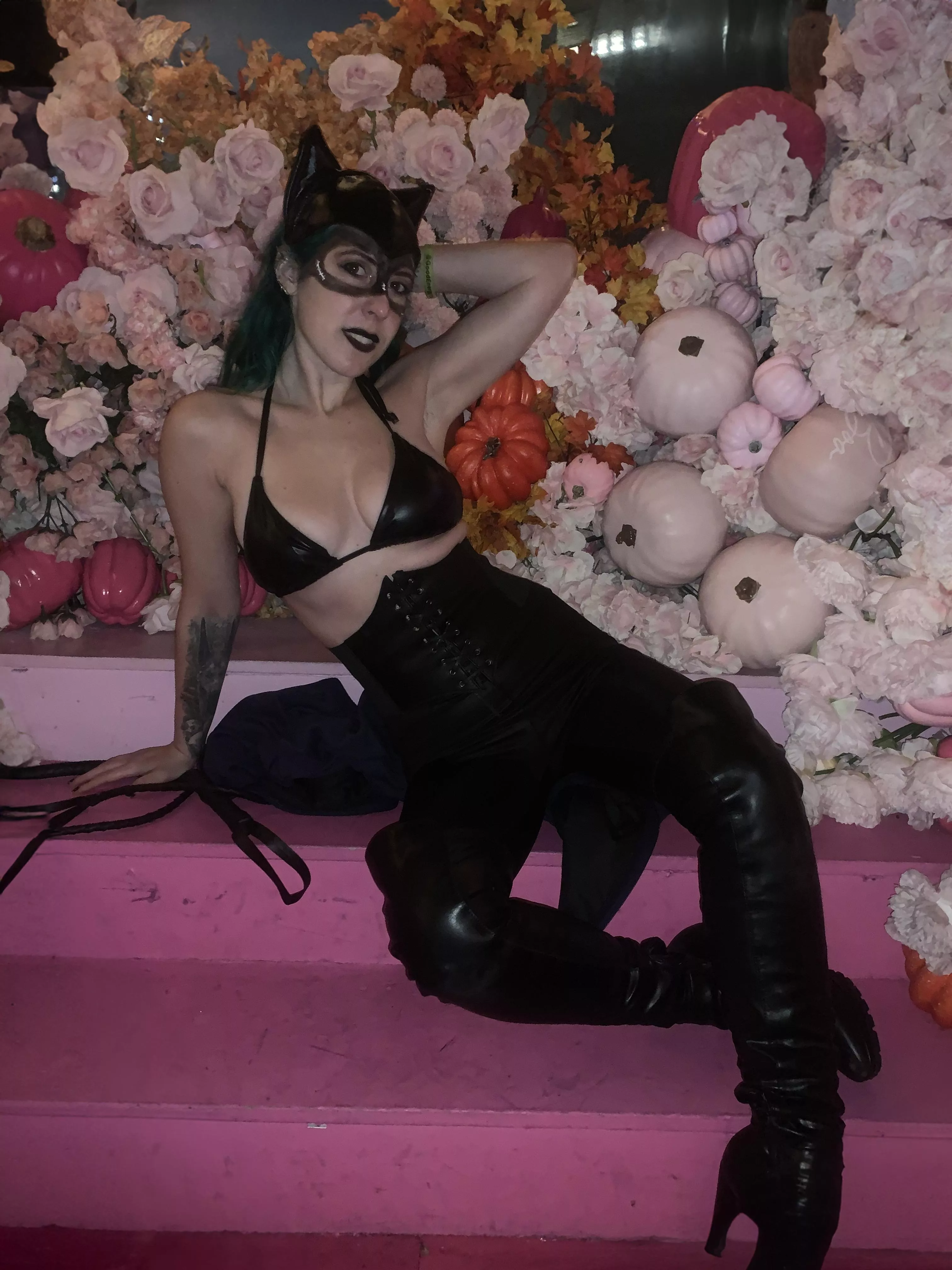 Leather and latex babe