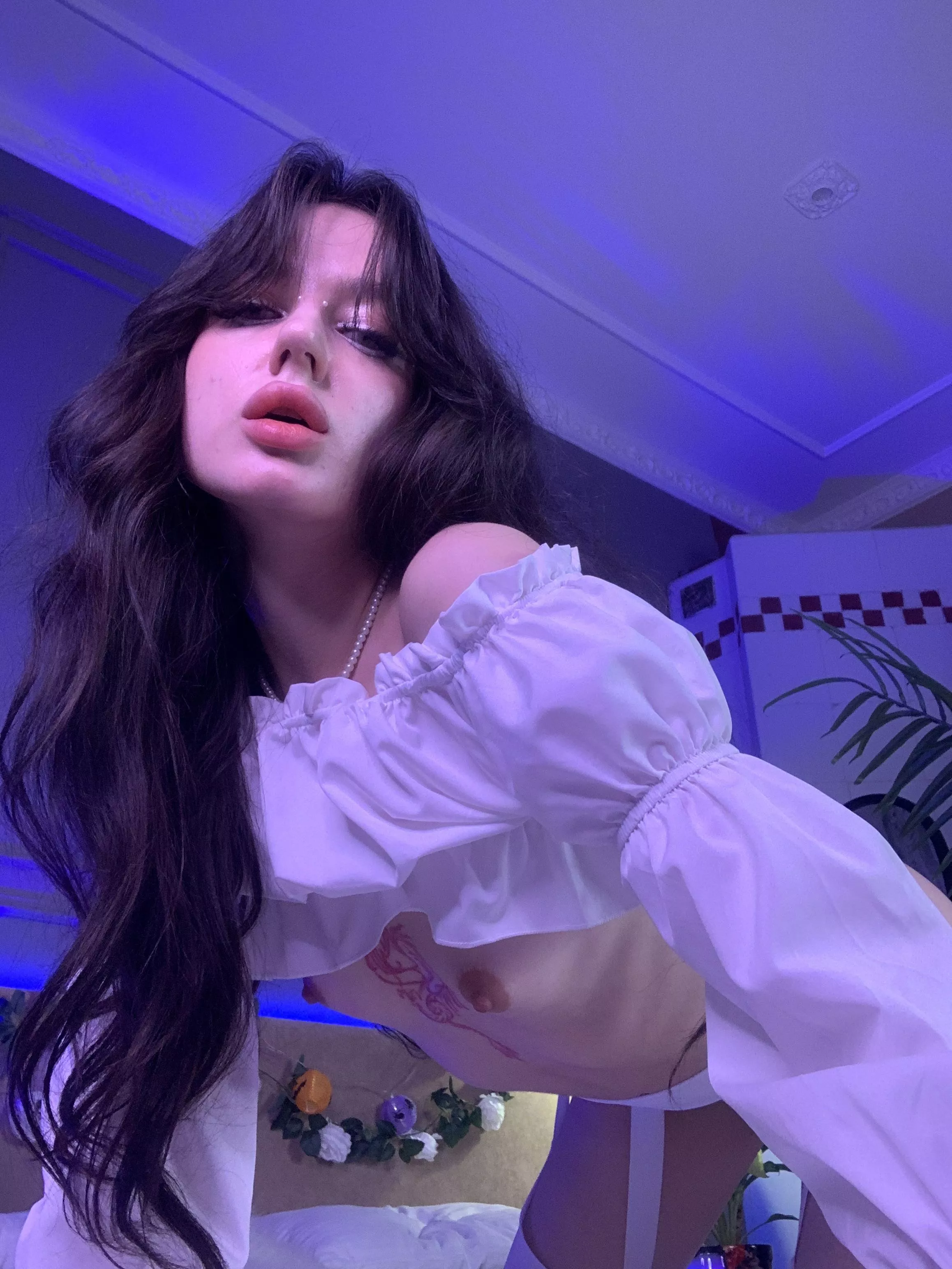 Run your tongue over my ribs