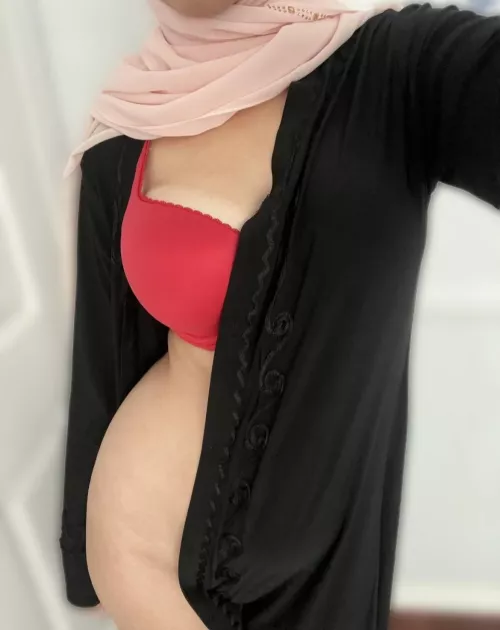 Want to rip off my abaya?