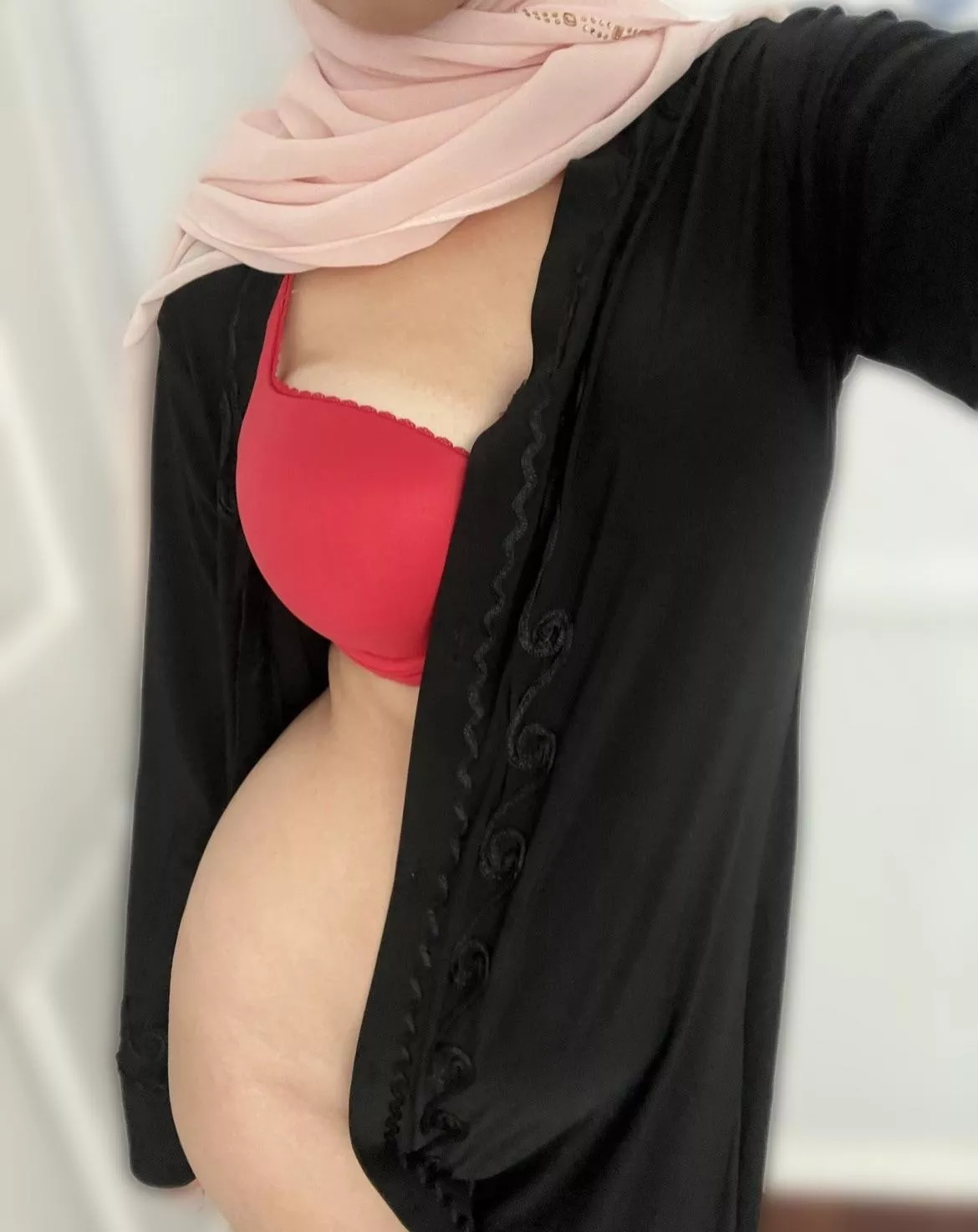 Want to rip off my abaya?