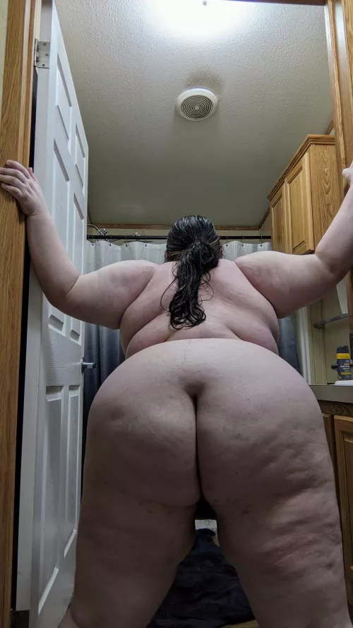 Who wants to see my ass clap? Should I post another clip of me bouncing my ass or is it getting old?