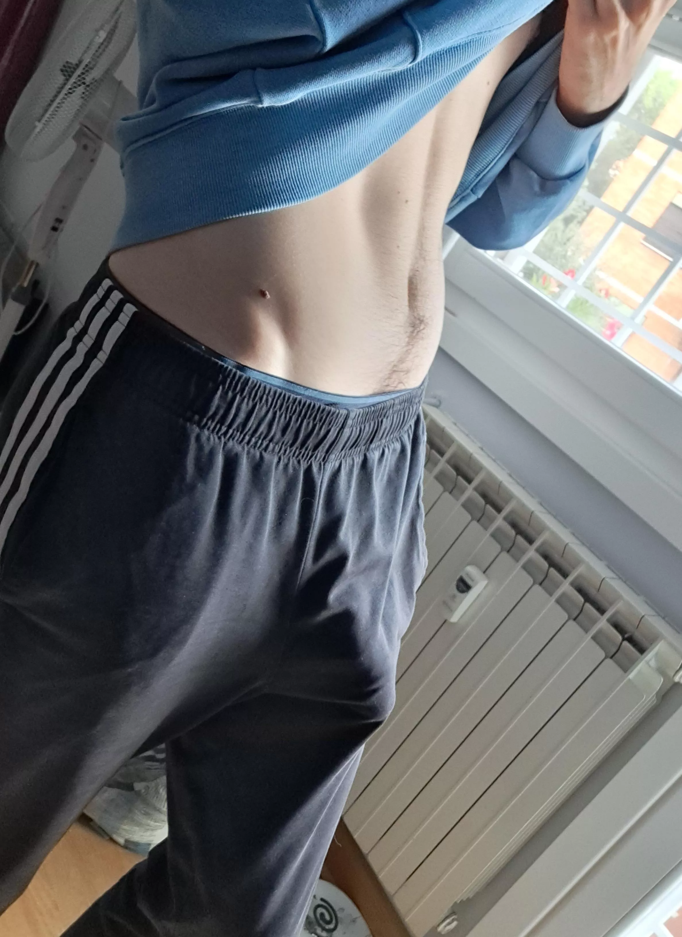 18yo Always catching women on the streets staring