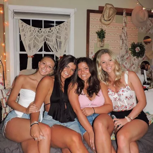 [4] Sorority Sisters