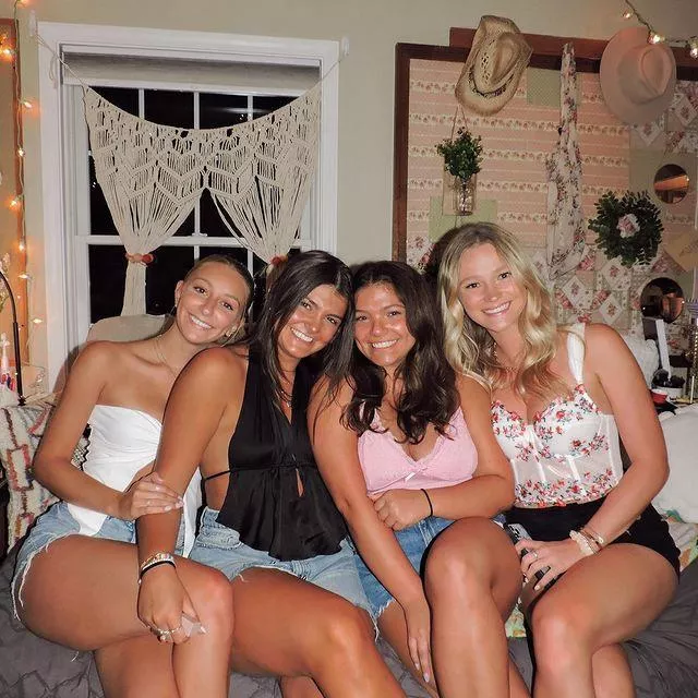 [4] Sorority Sisters