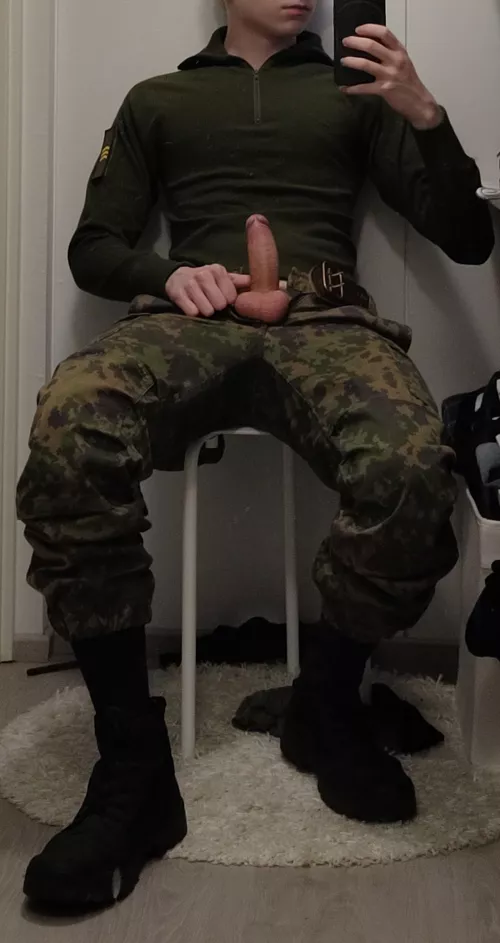 army twink at your service😈🍆