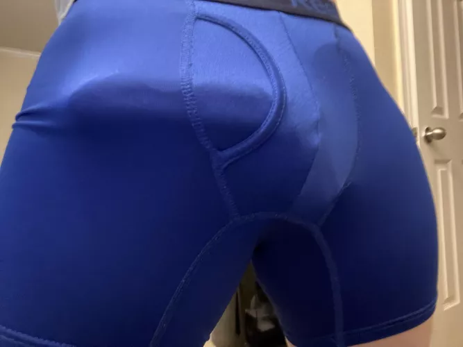 Big and veiny bulge 😈