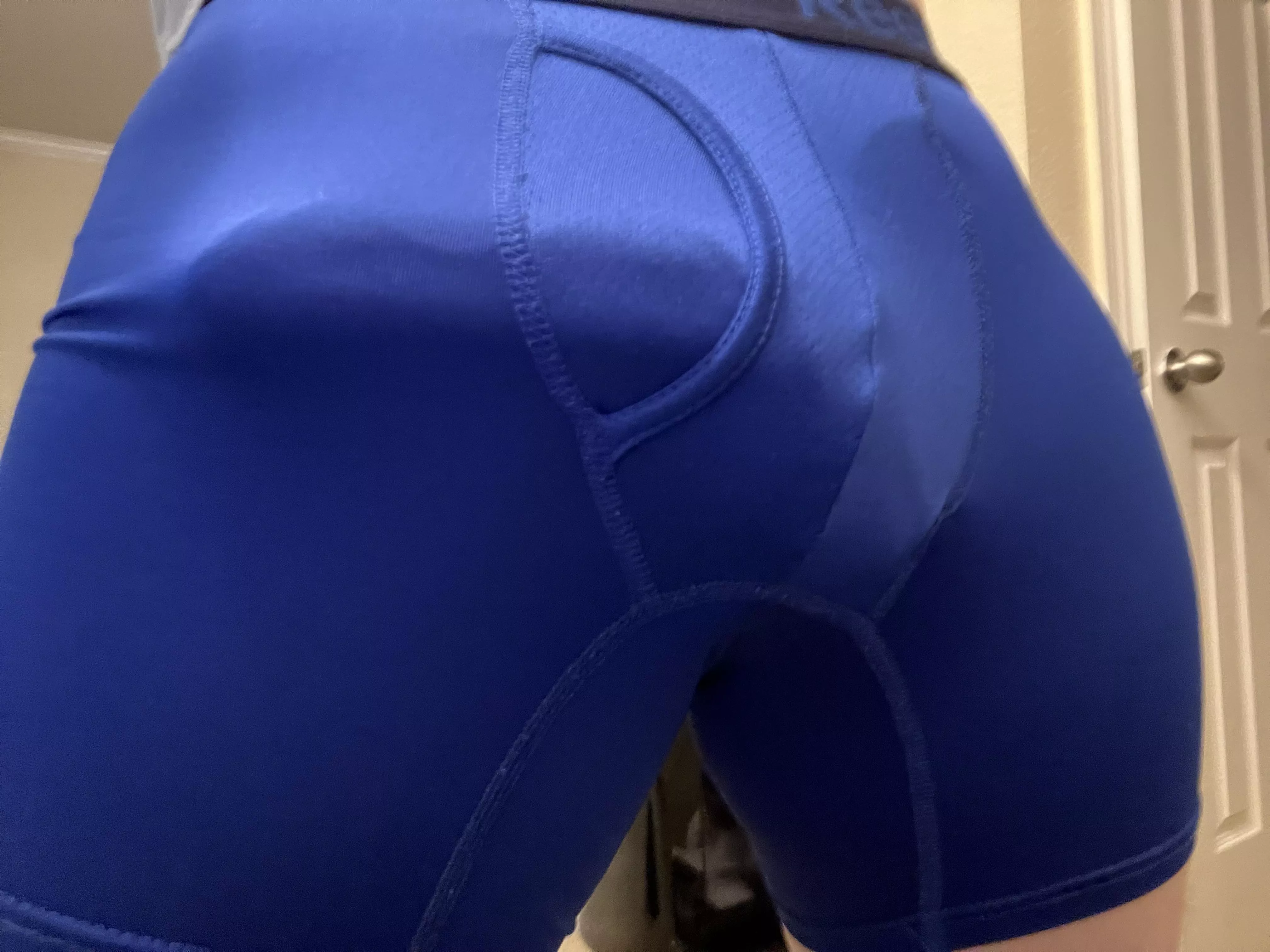 Big and veiny bulge 😈