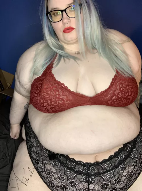 Come take a peak under my clothes 💭💦 OF 50% off!