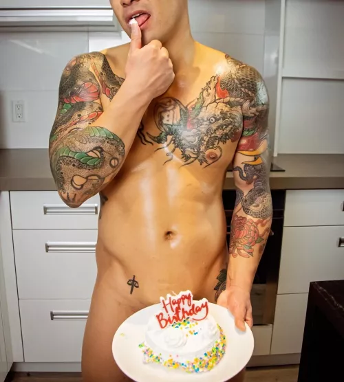Cum get a taste of Daddy’s birthday cake 🍰 😘